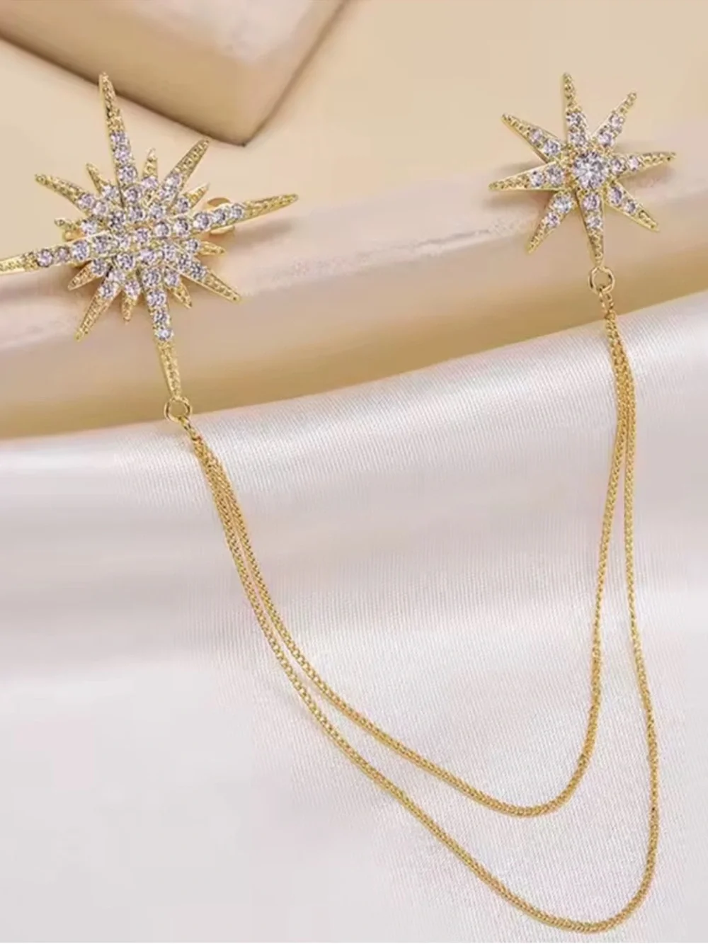 Gold Starburst Collar Chain Brooch